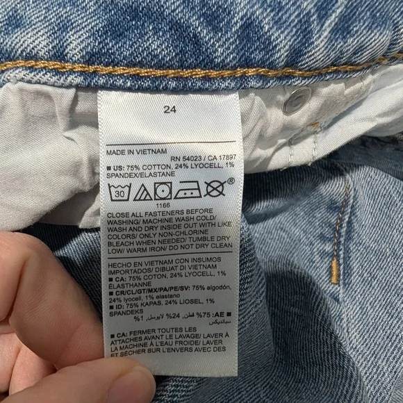 NWT Old Navy Light Wash Extra High-Waisted Sky-Hi Wide-Leg Jeans in Size 24 - Picture 15 of 15